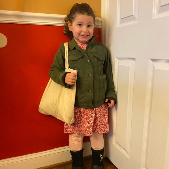 Meet your Posher, Nicole - Picture 3 of 11